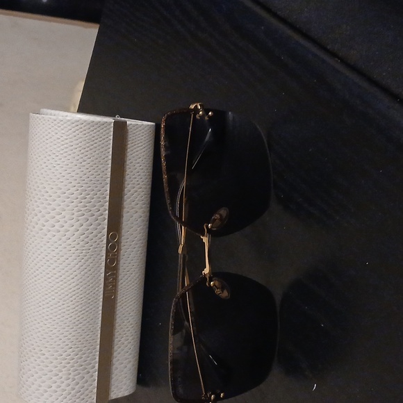 I am moving out to I have to make room. - Picture 1 of 2